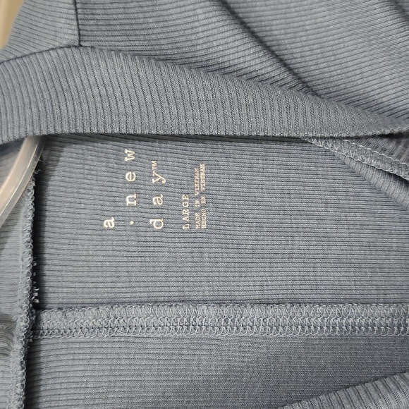 A New Day Women's 3/4 Sleeve Ribbed Turtleneck (Size Large) - Picture 8 of 8